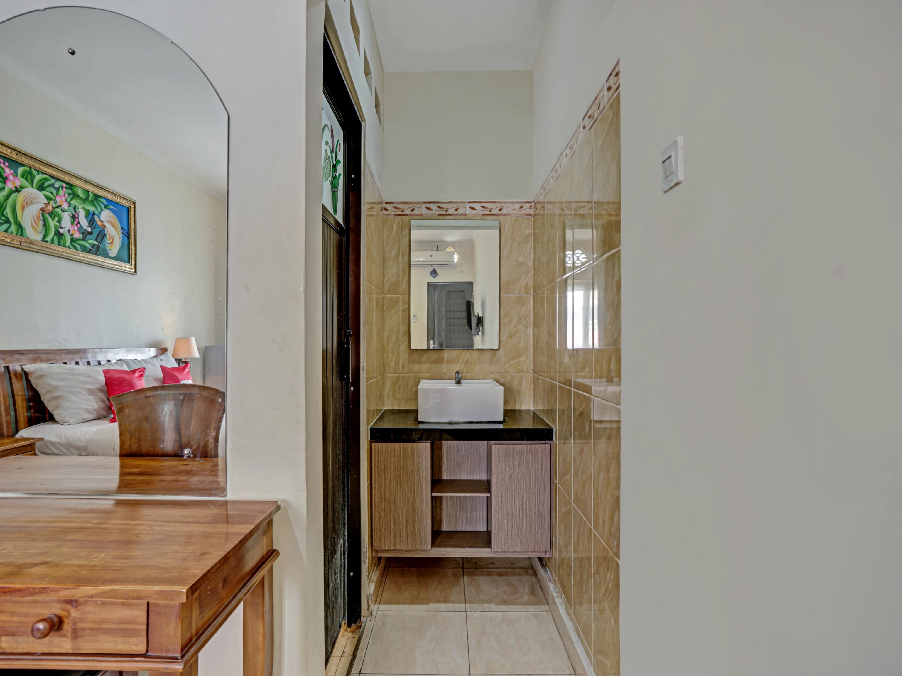 Super Oyo 3904 Kiki Residence Bali Легиан Екстериор снимка