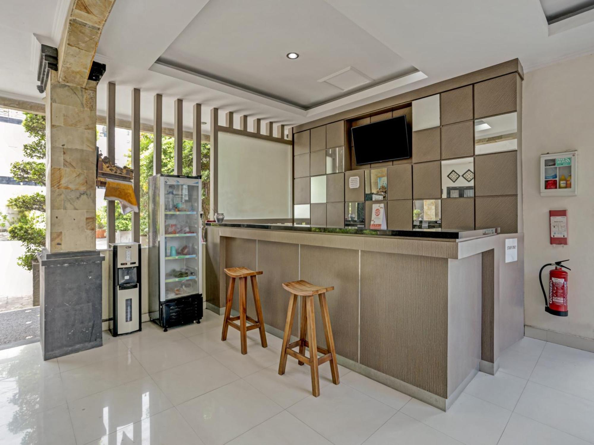 Super Oyo 3904 Kiki Residence Bali Легиан Екстериор снимка